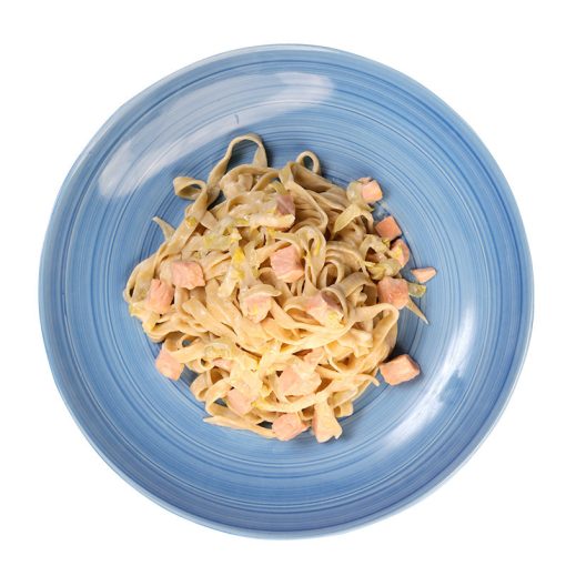 TAGLIATELLE PANNA E SALMONE